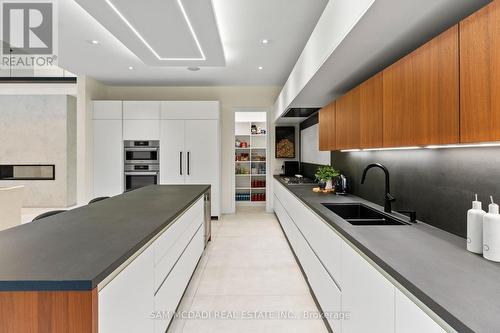 2075 Shawanaga Trail, Mississauga, ON - Indoor Photo Showing Kitchen With Double Sink