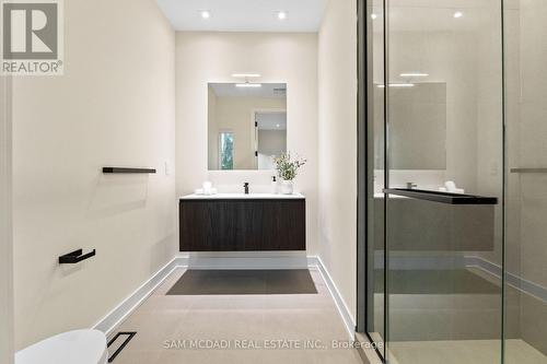 2075 Shawanaga Trail, Mississauga, ON - Indoor Photo Showing Bathroom