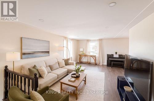 290 Lincoln Road, Waterloo, ON - Indoor Photo Showing Living Room