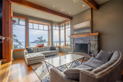 6927 Pirates Rd, Pender Island, BC 