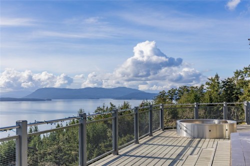 6927 Pirates Rd, Pender Island, BC 