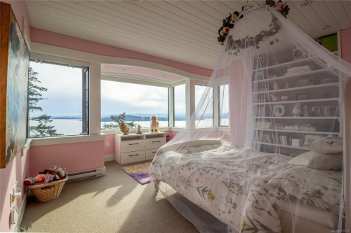 6927 Pirates Rd, Pender Island, BC 