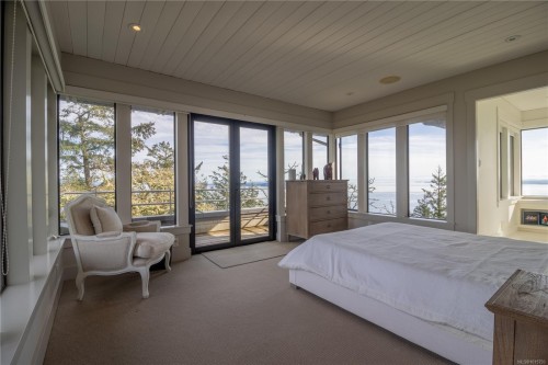 6927 Pirates Rd, Pender Island, BC 