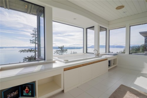 6927 Pirates Rd, Pender Island, BC 