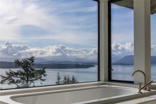 6927 Pirates Rd, Pender Island, BC 