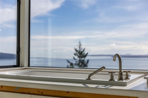 6927 Pirates Rd, Pender Island, BC 