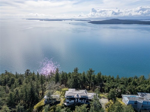 6927 Pirates Rd, Pender Island, BC 