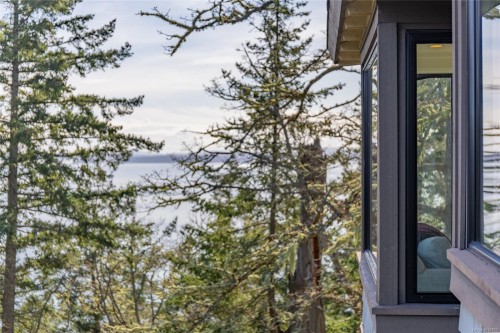 6927 Pirates Rd, Pender Island, BC 