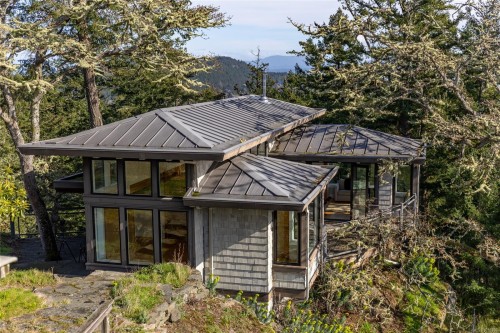 6927 Pirates Rd, Pender Island, BC 