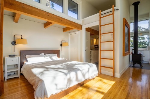 6927 Pirates Rd, Pender Island, BC 