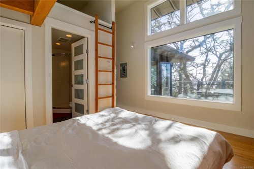 6927 Pirates Rd, Pender Island, BC 