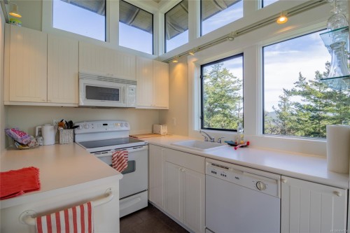 6927 Pirates Rd, Pender Island, BC 