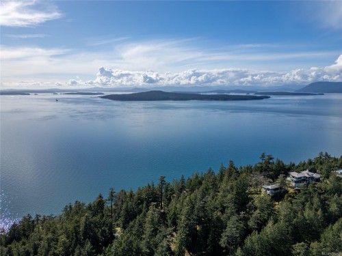 6927 Pirates Rd, Pender Island, BC 