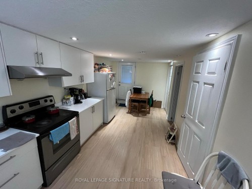 Bsmt-86 Gardiner Drive, Hamilton, ON - Indoor Photo Showing Kitchen