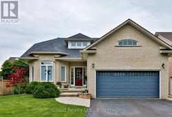 MAIN AND UPPER LEVEL - 271 RYERSON CRESCENT  Oshawa, ON L1G 8B7