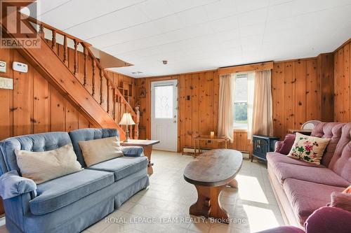 2692 Dunrobin Road, Ottawa, ON - Indoor Photo Showing Living Room