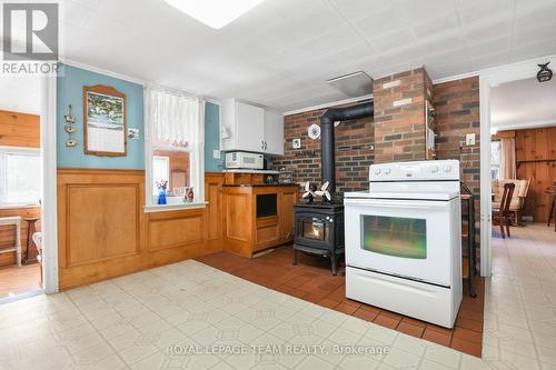 2692 Dunrobin Road, Ottawa, ON - Indoor Photo Showing Kitchen