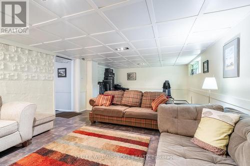 458 Elwood Road, Burlington, ON - Indoor Photo Showing Living Room