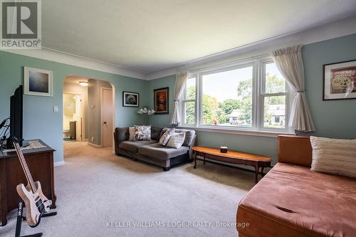 458 Elwood Road, Burlington, ON - Indoor Photo Showing Living Room
