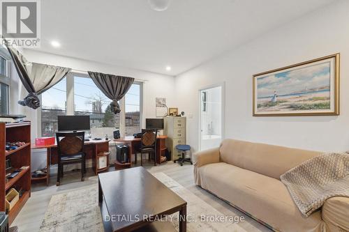 A - 137 Duford Street, Ottawa, ON - Indoor Photo Showing Living Room