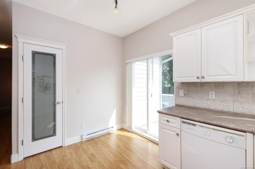16-1646 Balmoral Ave, Comox, BC - Indoor Photo Showing Kitchen