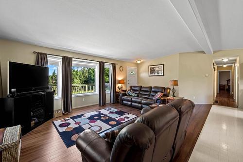 116 Coldwater Road, Merritt, BC - Indoor Photo Showing Living Room