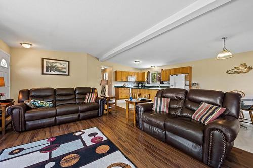 116 Coldwater Road, Merritt, BC - Indoor Photo Showing Living Room