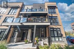 18 - 6 SAYERS LANE  Richmond Hill, ON L4E 1J4