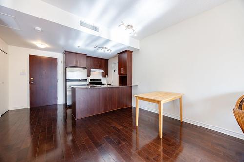 Dining room - 406-1455 Rue Towers, Montréal (Ville-Marie), QC - Indoor Photo Showing Kitchen