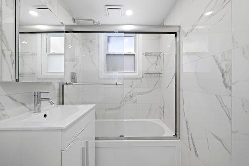 Bathroom - 10183 Av. Merritt, Montréal (Ahuntsic-Cartierville), QC - Indoor Photo Showing Bathroom