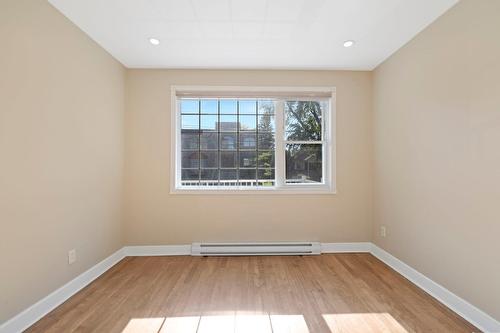 Living room - 10183 Av. Merritt, Montréal (Ahuntsic-Cartierville), QC - Indoor Photo Showing Other Room