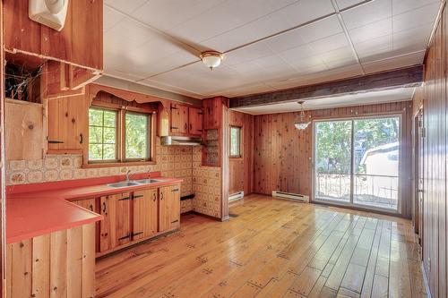 Salon - 1225 Rue Louis, Terrebonne (Terrebonne), QC - Indoor Photo Showing Kitchen With Double Sink