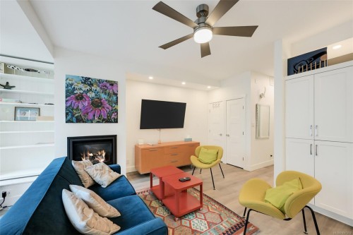 316-409 Swift St, Victoria, BC - Indoor With Fireplace