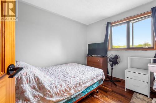 1033 Bruce Road 9, South Bruce Peninsula, ON - Indoor Photo Showing Bedroom