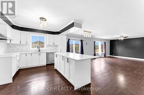 20 Wasaga Sands Drive, Wasaga Beach, ON - Indoor Photo Showing Kitchen With Upgraded Kitchen