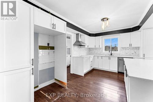 20 Wasaga Sands Drive, Wasaga Beach, ON - Indoor Photo Showing Kitchen With Upgraded Kitchen