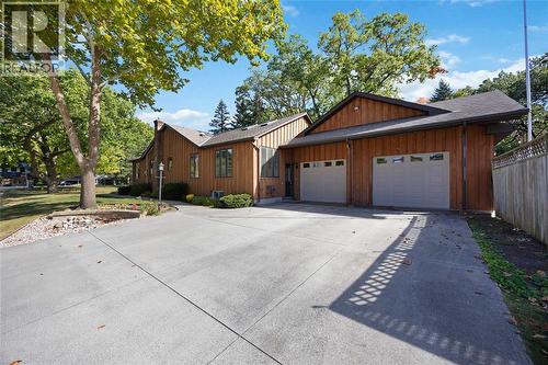 1311 Lakeshore ROAD  Sarnia, ON N7S 2L9