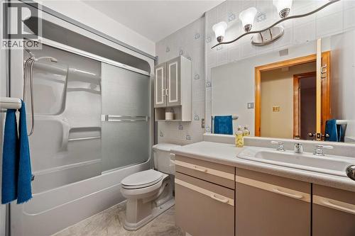 1311 Lakeshore Road, Sarnia, ON - Indoor Photo Showing Bathroom