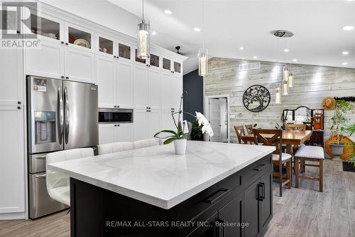 9 Lytle Lane, Kawartha Lakes (Bexley), ON - Indoor Photo Showing Kitchen With Upgraded Kitchen