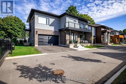 1 - 121 FIDDLERS GREEN ROAD  Hamilton, ON L9G 1W4