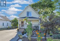 1045 WELLINGTON AVENUE  Windsor, ON N9A 5K2