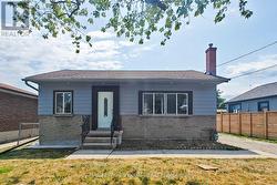 406 MARF AVENUE  Mississauga, ON L5G 1T3