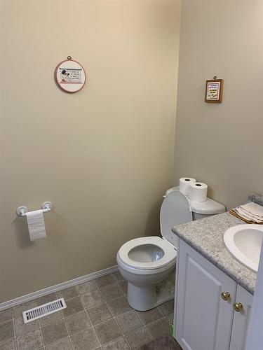 3815 Vanhorne Avenue, Brandon, MB - Indoor Photo Showing Bathroom