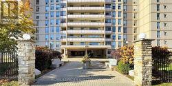1510 - 130 NEPTUNE DRIVE  Toronto, ON M6A 1X5