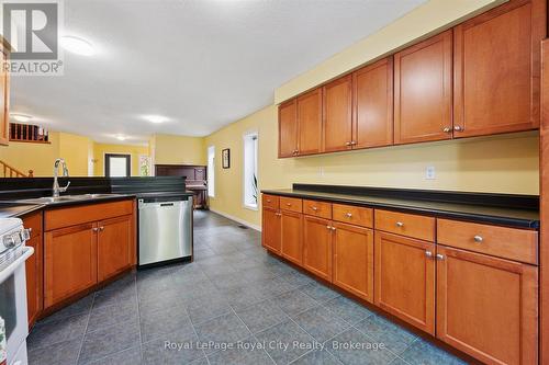 37 Shackleton Drive, Guelph (Grange Road), ON - Indoor Photo Showing Kitchen
