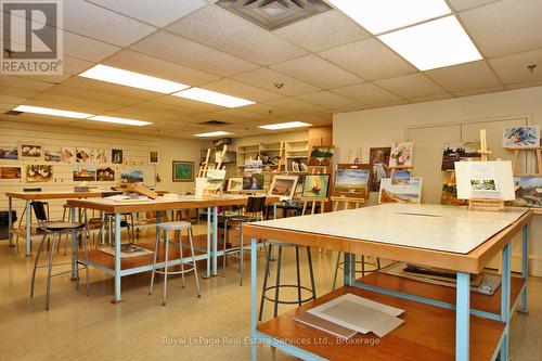 Art Room - 607 - 2170 Marine Drive, Oakville (Br Bronte), ON - Indoor