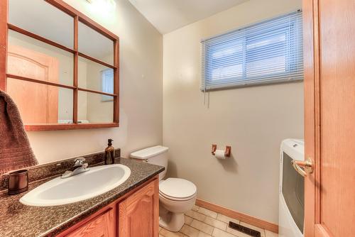 Powder room - 20 Rue Réginald-Brown, Kirkland, QC - Indoor Photo Showing Bathroom