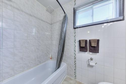 Bathroom - 20 Rue Réginald-Brown, Kirkland, QC - Indoor Photo Showing Bathroom