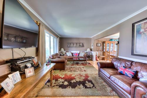 Living room - 20 Rue Réginald-Brown, Kirkland, QC - Indoor Photo Showing Living Room