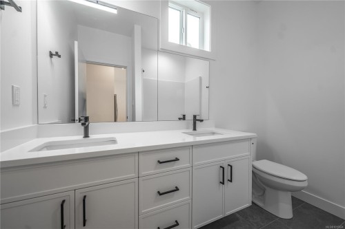 110 Plante Cres, Lake Cowichan, BC - Indoor Photo Showing Bathroom